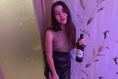 Явилась пьяная, ещё и трусики в такси потеряла — ну извиняйся