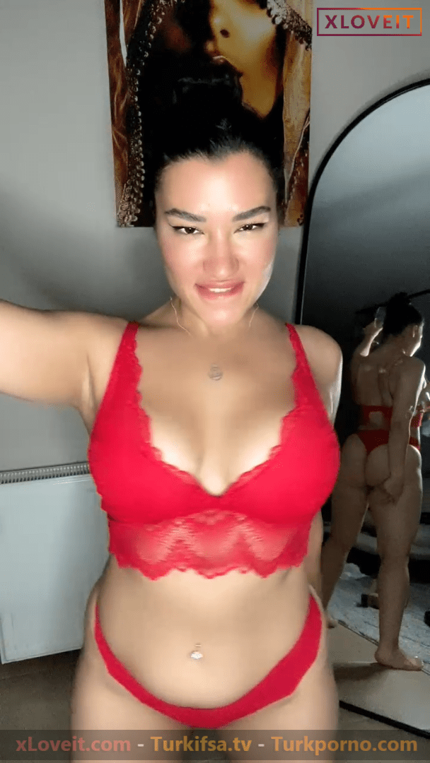 Burcu Yıldız ifşa Kırmızı iç çamaşırlarıyla yayında