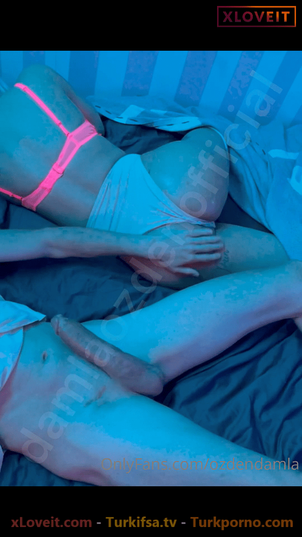 Uykuda Porno Damla özden uyurken azdırılıp sikildi