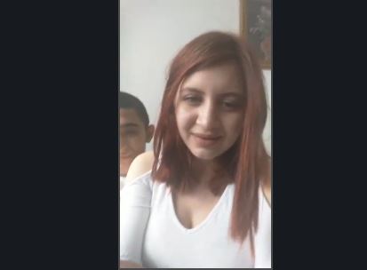 Memelerini açan kızlar